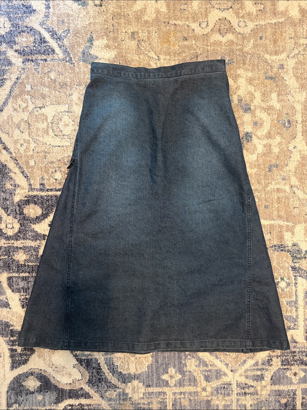 Burberry Classic Dark Blue Denim A-Line Midi Skirt with Front Flap Pockets - Picture 2 of 5